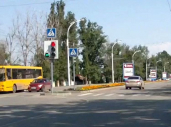 Волгодонские водители гоняют на красный свет