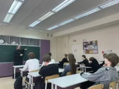 «Уроки о самом важном» провел с учениками 10-х классов епископ Волгодонский и Сальский Антоний