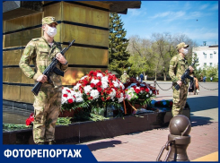 Море алых цветов: в Волгодонске почтили память героев Великой Отечественной войны