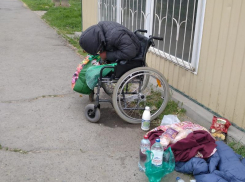 «Не просто бомж, а инвалид без ног»: сердобольные волгодонцы призывают помочь пожилому мужчине