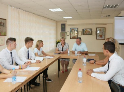 Виктор Мельников встретился с членами молодежного правительства Волгодонска