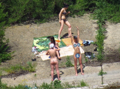 Голые волгодончанки попали под прицел фотокамеры