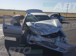 Неудачный разворот водителя привел к серьезному тройному ДТП 