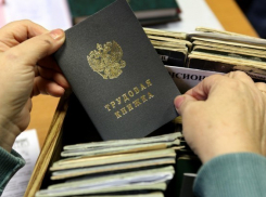 В Волгодонске 17-летняя девушка работала продавщицей пива в торговом заведении