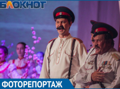 «Учителями славится Россия»: Фоторепортаж с концерта в честь 100-летия ВЛКСМ 