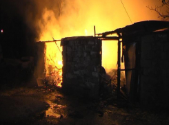 Хозпостройка сгорела в Волгодонском районе 