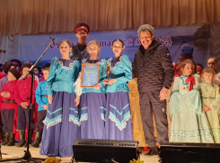 Вокалисты из Волгодонска мощным составом выступили на областном фестивале казачьей песни