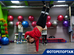 Известная в России брейкинг школа провела показательные соревнования по брейк-дансу в Волгодонске 