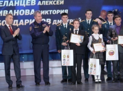 Спасший двух подростков студент МИФИ из Волгодонска получил медаль от Павла Астахова