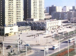 «Атоммаш», Торговый центр, «Мирный атом» и площадь Победы в 1985 году