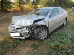  На трассе «Ростов - Волгодонск» лоб в лоб столкнулись «девятка» и «Toyota Camry» - есть пострадавшие