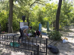 Волонтеры Волгодонска привели в порядок могилы воинов-афганцев