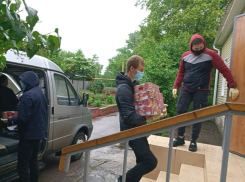 Волонтеры помогут пенсионерам купить продукты и лекарства