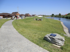 В Волгодонске появился новый парк с прудом и уникальный иппоцентр с лечебными лошадками