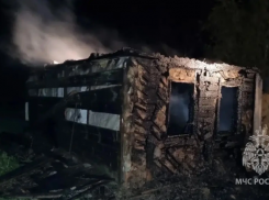 98-летняя пенсионерка погибла в мощном пожаре в Константиновском районе