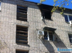 В Волгодонске, спасаясь от пожара, мужчина выпрыгнул с пятого этажа
