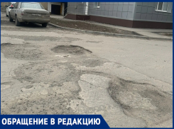 «Тихий проулок превратился в оживленную дорогу»: волгодонцы о разгроме дороги за поликлиникой на Ленина