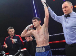 Экс-волгодонец Харитон Агрба техническим нокаутом победил колумбийца Брайама Рико