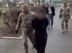 «Как в лихие 90-е!»: хозяйку бара в Волгодонске бандиты заставляли платить за «крышу» 15 тысяч рублей в месяц