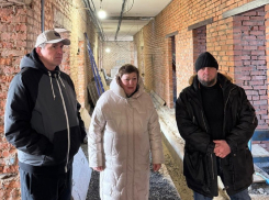 Подрядчику в Паршикове рекомендовали найти дополнительных рабочих для ремонта школы