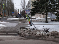 Водитель снес светофор и скрылся с места ДТП в Волгодонске 