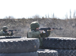 На полигоне ЮВО контрактники получают навыки ведения штурмовых действий