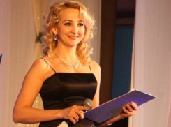 Известная в Волгодонске ведущая и певица Елена Яковлева борется с тяжелой болезнью 