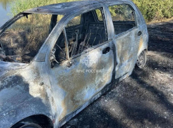 Автомобиль рыбаков сгорел на берегу реки Сал
