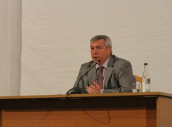 «Развернуть мозги»: Губернатор призвал депутатов Востока РО изменить отношение к благоустройству на встрече в Волгодонске