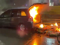 «Опель» с древесным углём в багажнике загорелся возле магазина на БВП