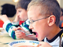 Волгодонских школьников начнут кормить по субботам