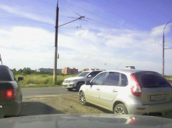 Автохамы в Волгодонске продолжают совершать «подвиги» - очередное видео очевидца