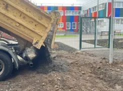 Путь к «Голубым дорожкам» больше не через болото: дорожку отсыпали асфальтограннуллянтом