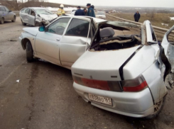 Участники лобового ДТП на трассе Цимлянск-Волгодонск получили травмы