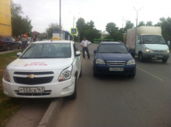 В Волгодонске в результате ДТП «Chevrolet» налетел на газон