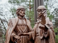 Глава города Дмитрий Вельможко и председатель Думы Сергей Ладанов поздравляют волгодонцев с Днем семьи, любви и верности