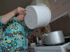 Жители нескольких домов в Волгодонске почти месяц живут без горячей воды 