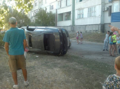 В Волгодонске в квартале В-9 перевернулась «Mazda» - читатель
