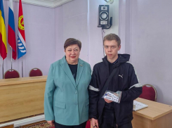 «Теперь с квартирами!»: Елена Ночевкина вручила ключи детям-сиротам