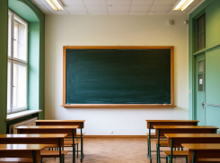 Волгодонской районный суд обязал школу поставить отдельные лампы над учебными досками
