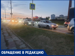 «Переход сделали, а дорожки  - нет»: волгодонец о новом пешеходном переходе на Набережной