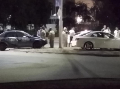 Таксист врезался в столб после ДТП на проспекте Строителей