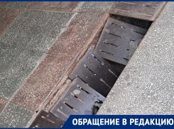 Ловушка для пешеходов: жители жалуются на обвалившуюся ливневую решетку в подземном переходе Волгодонска