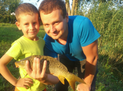 Сергей и сын Максим на рыбалке