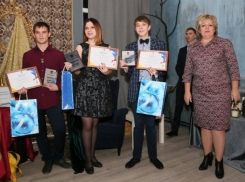 В Волгодонске в День волонтера наградили самых отзывчивых людей города
