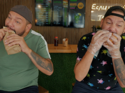 Юра и Гога сразились в соревнованиях по поеданию фастфуда в Волгодонске