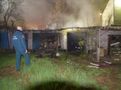 Подростков подозревают в серии поджогов гаражей и сараев в старой части Волгодонска 