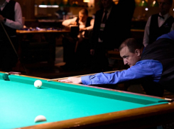 В Москве волгодонец в синей робе взял в руки кий и устроил бильярдный разгром