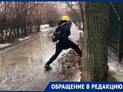 Полосу препятствий на бульваре во время ливней показала волгодончанка