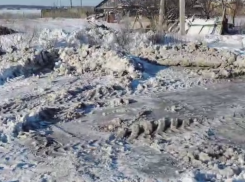 «Дорога будет благоустроена»: ледяное месиво в станице Красноярской прокомментировали в администрации 